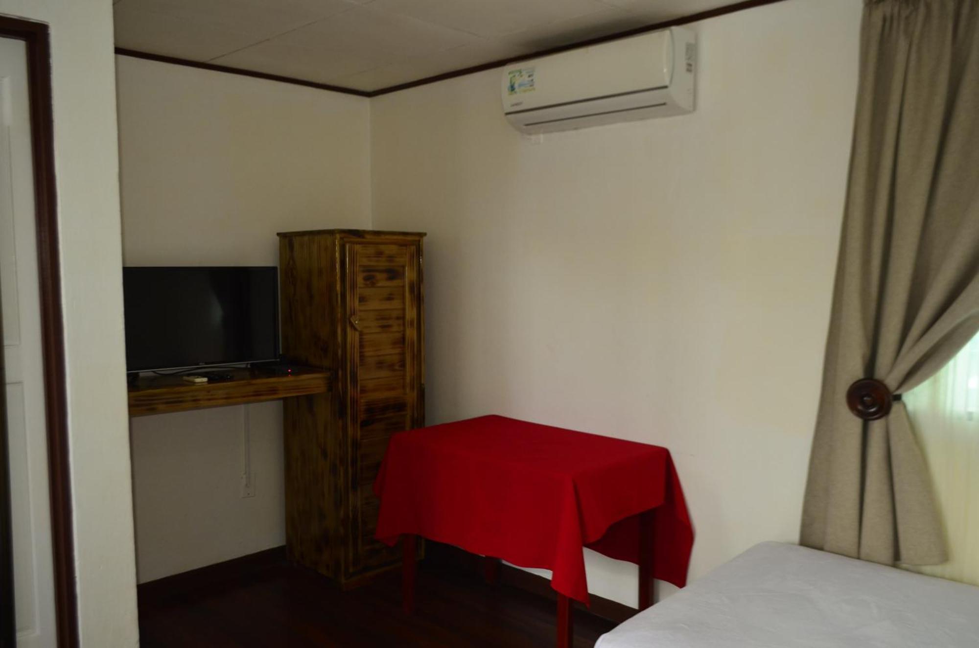Hotel Sierpe River- Oleaje Sereno מראה חיצוני תמונה